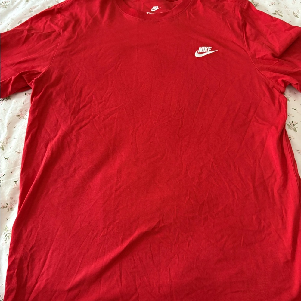 Nike Men's Red T-Shirt